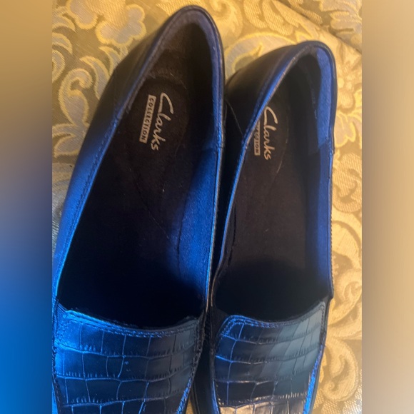 Clarks Loafers - Picture 2 of 9